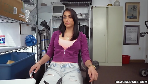 A latina amateur porn video with big ass and deepthroat