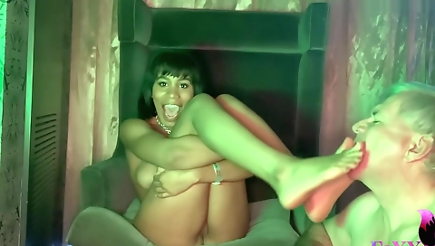 Ebony cunnilingus and sucking my feet in an amateur video