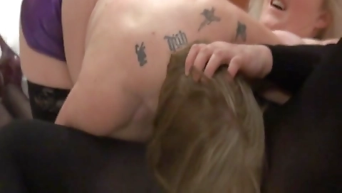 Mature granny with a fat booty is giving a blowjob