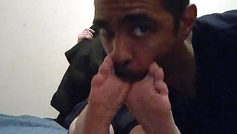 Hot amateur femon is fucked to have fun with her foot