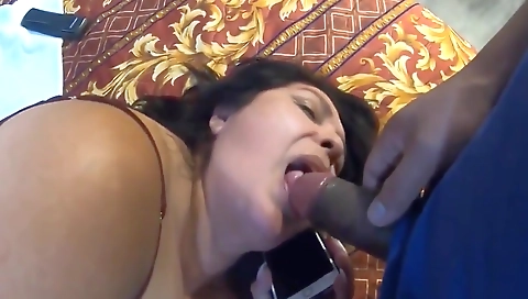 Mientras Ab Con Su Marido Esposa Infiel Mama La Verga